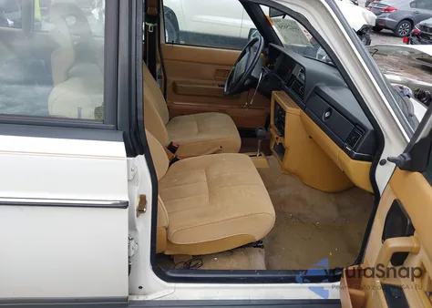 1990 Volvo 240 Dl z USA, uszkodzony, nr VIN YV1AA884XL1399743